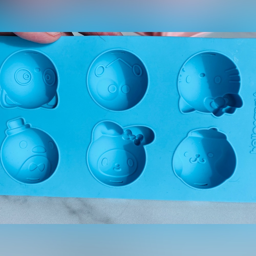 Sanrio Hello Kitty Silicone Mold - Picture 2 of 8